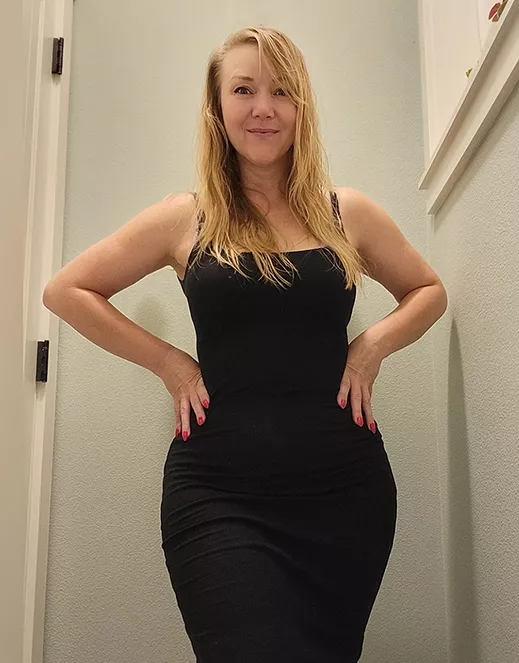 Liking my waist to hip ratio in this dress ❤ [F47] posted by Crystal_Sunshine_