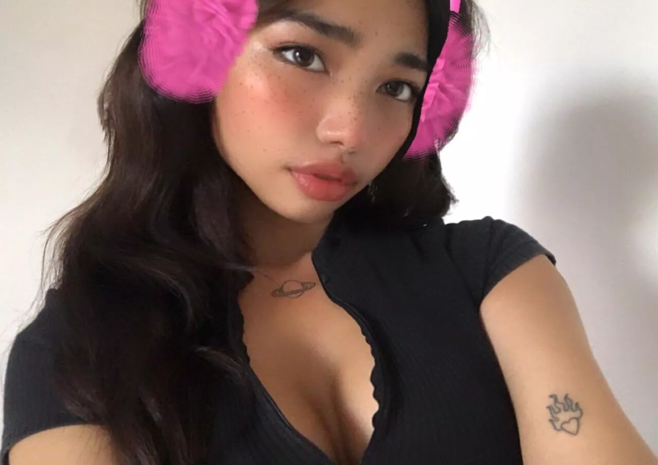 lil asian baby 🖤💗 posted by Lily_Asia