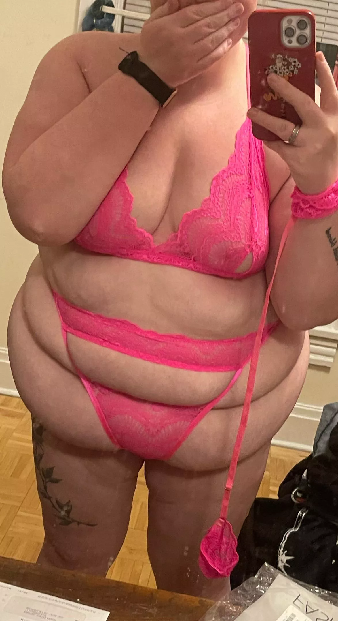 Lingerie that doesn’t fit. 🥳 posted by whatsher_namex3