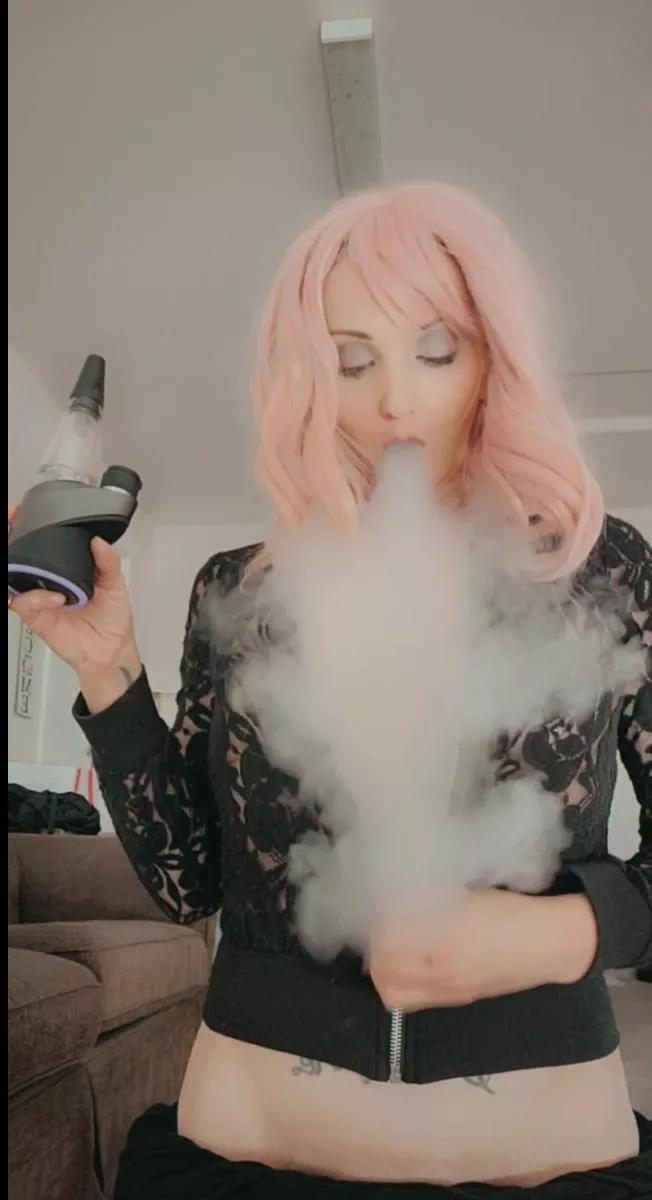 Link in comments for full uncensored video posted by BlazedGoddess710