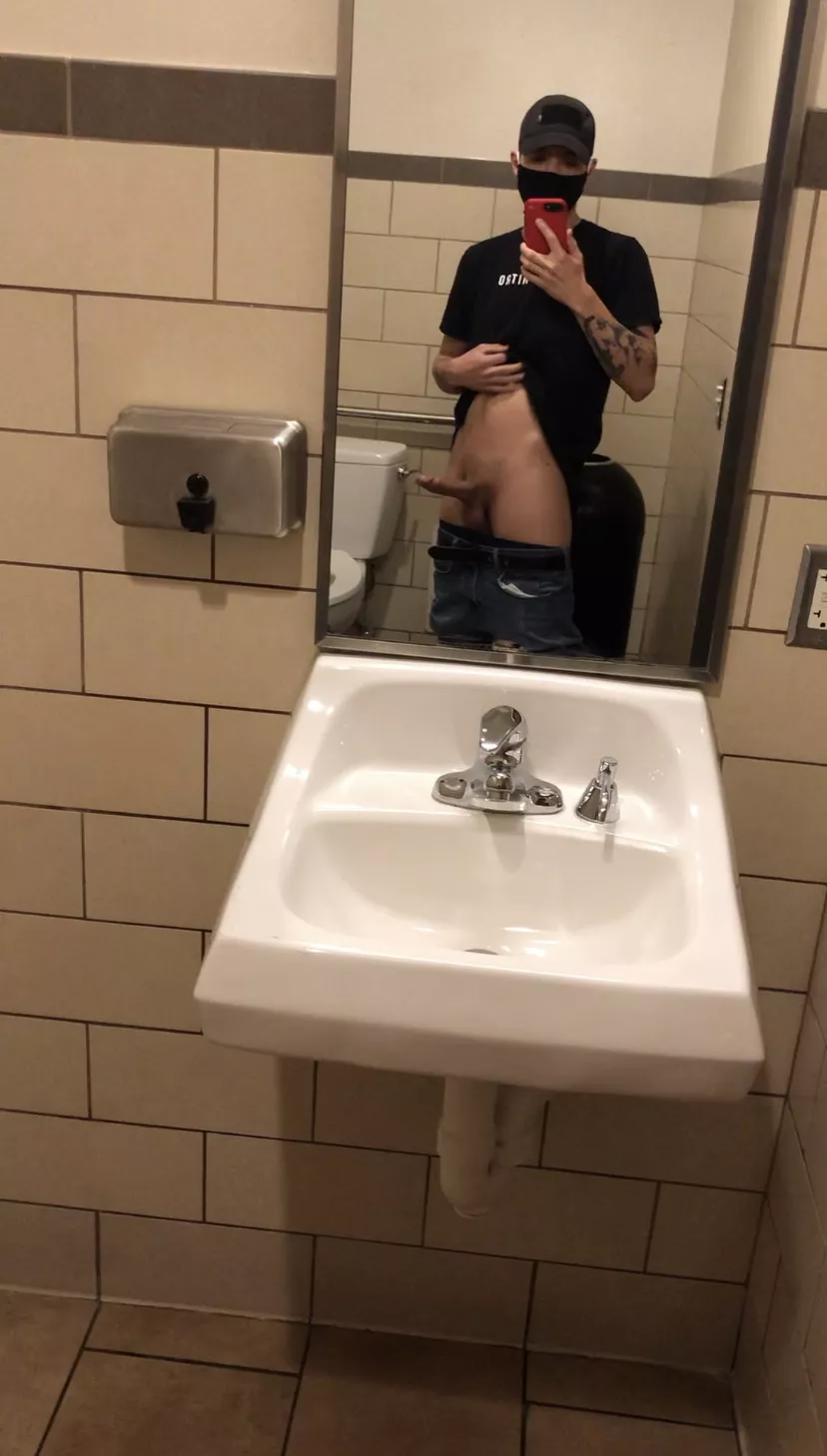 Little bathroom break posted by AlluringNeighbor