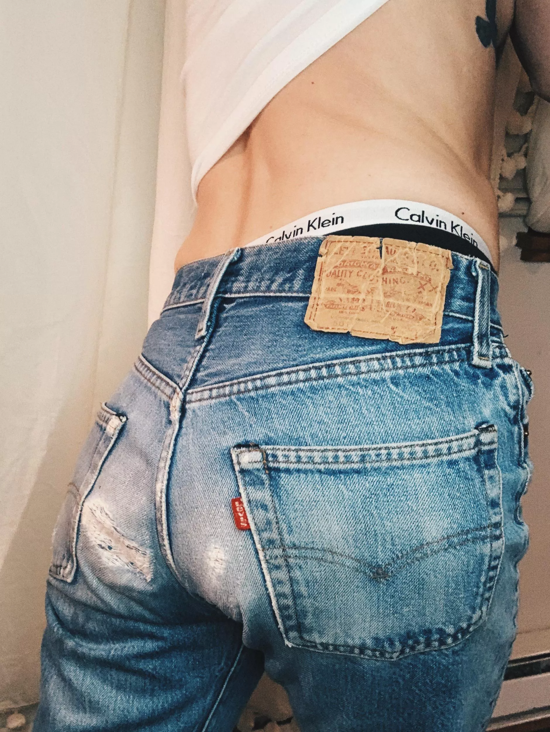 Little butt in Levi’s posted by ElectricalDisplay