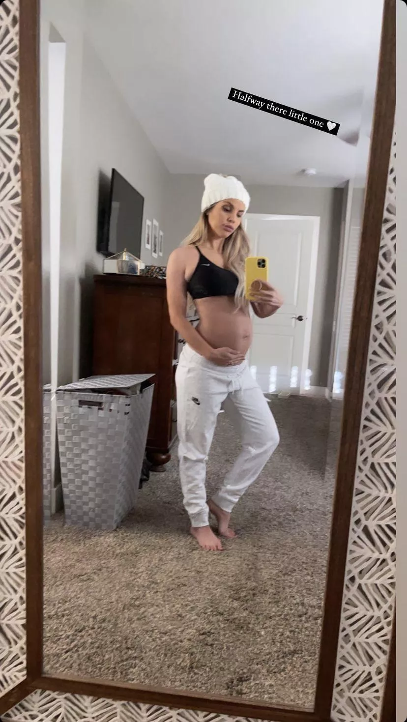 Little hottie looking fine half way 🔥 posted by frenchie304