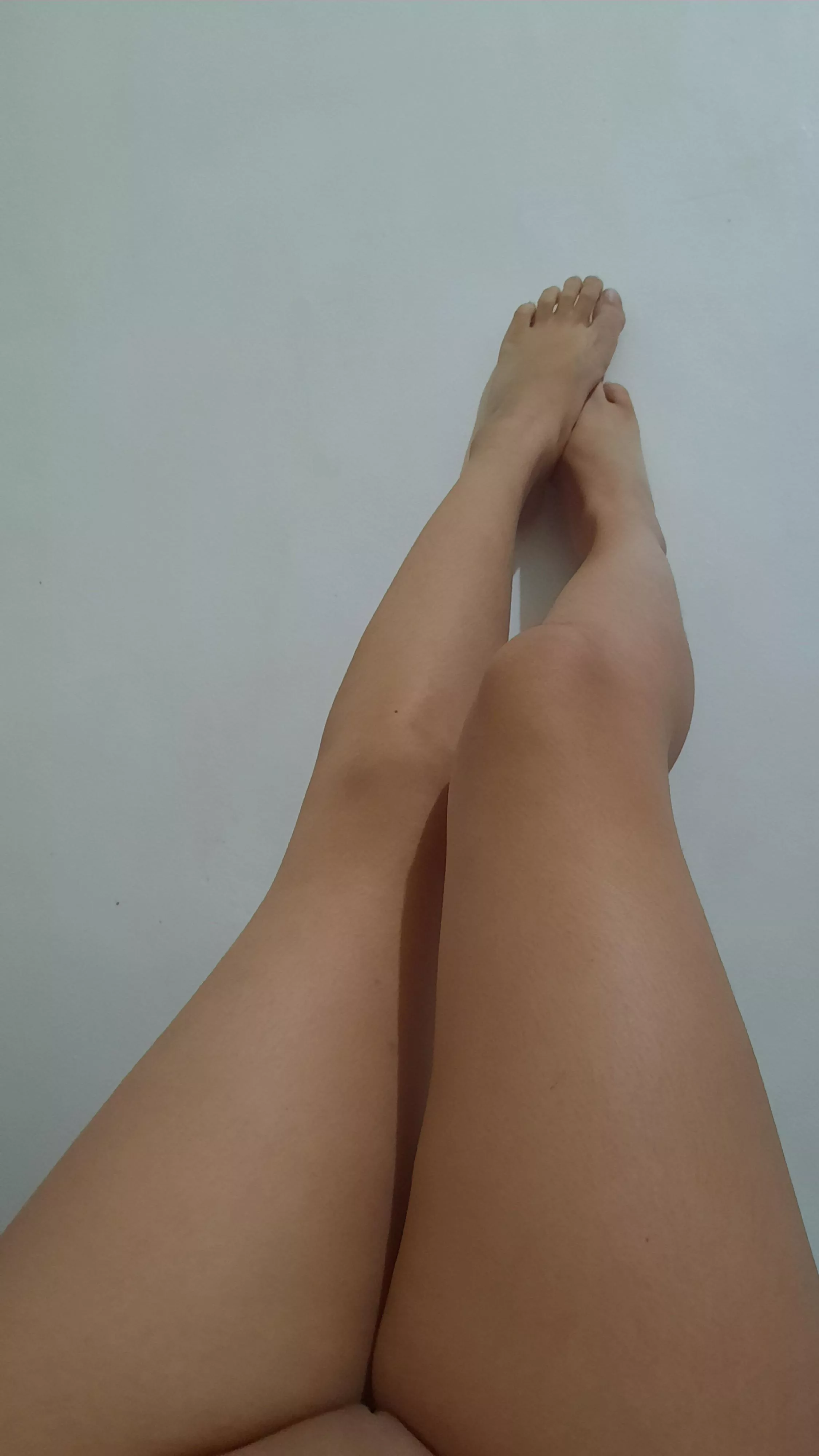 Long legs + thick thighs. Good morning ! [F] posted by babieghorl