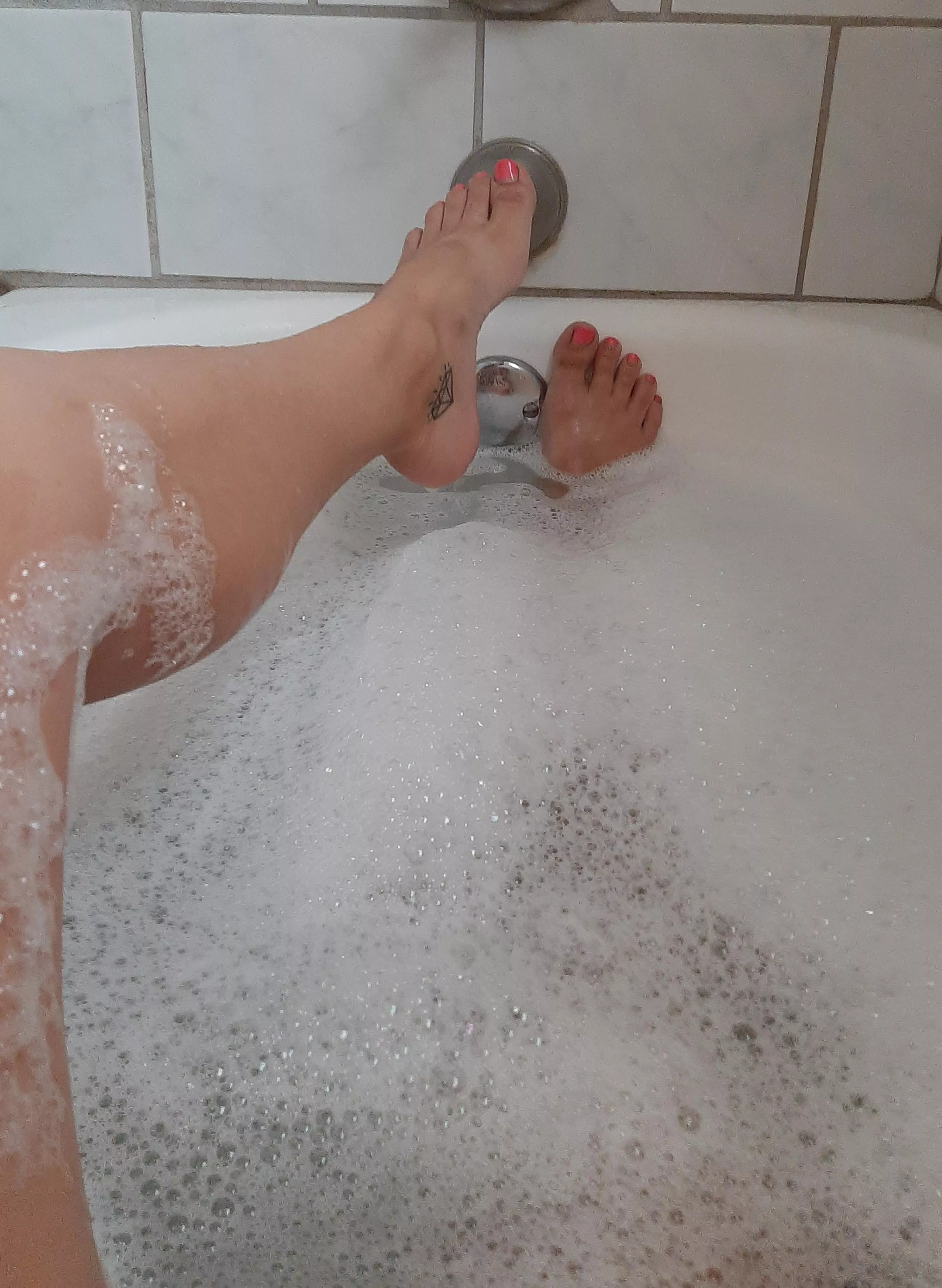 Long weekend 🛁🧼 posted by TheMILFnextdoorAP