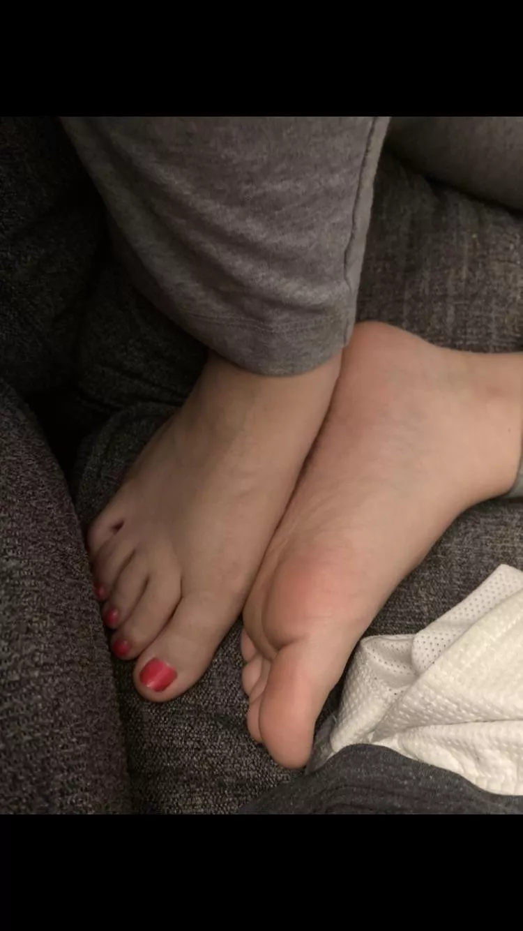 Look at my feet then jerk it ❤️ posted by ApprehensiveDare690