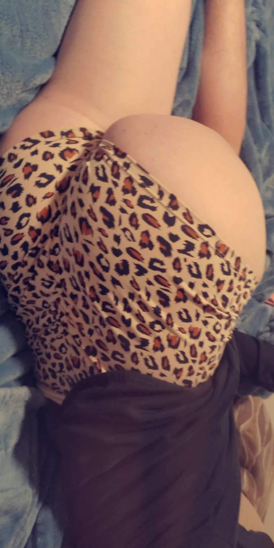 Look at this peached shape ass in these cheetahs ðŸ† shorts. Imagine burying your face in that ðŸ˜³ ðŸ˜ ðŸ˜© posted by Maryxanne77