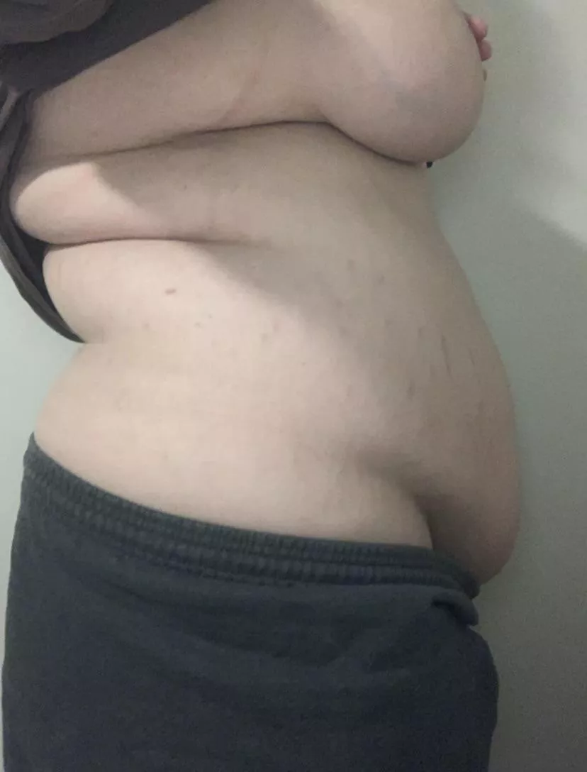 Looking to stuff this belly to the maxâ€¦ Message me ðŸ·ðŸŸðŸ•ðŸ‘‹ posted by No-Complaint8837