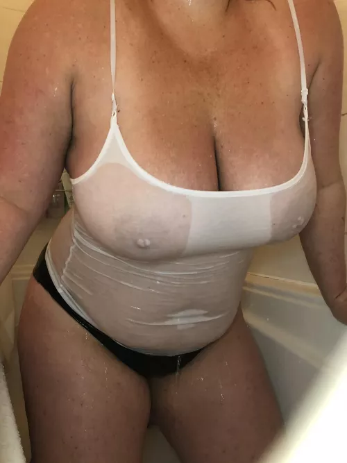 500px x 667px - Thick Busty Milf Wife | Niche Top Mature