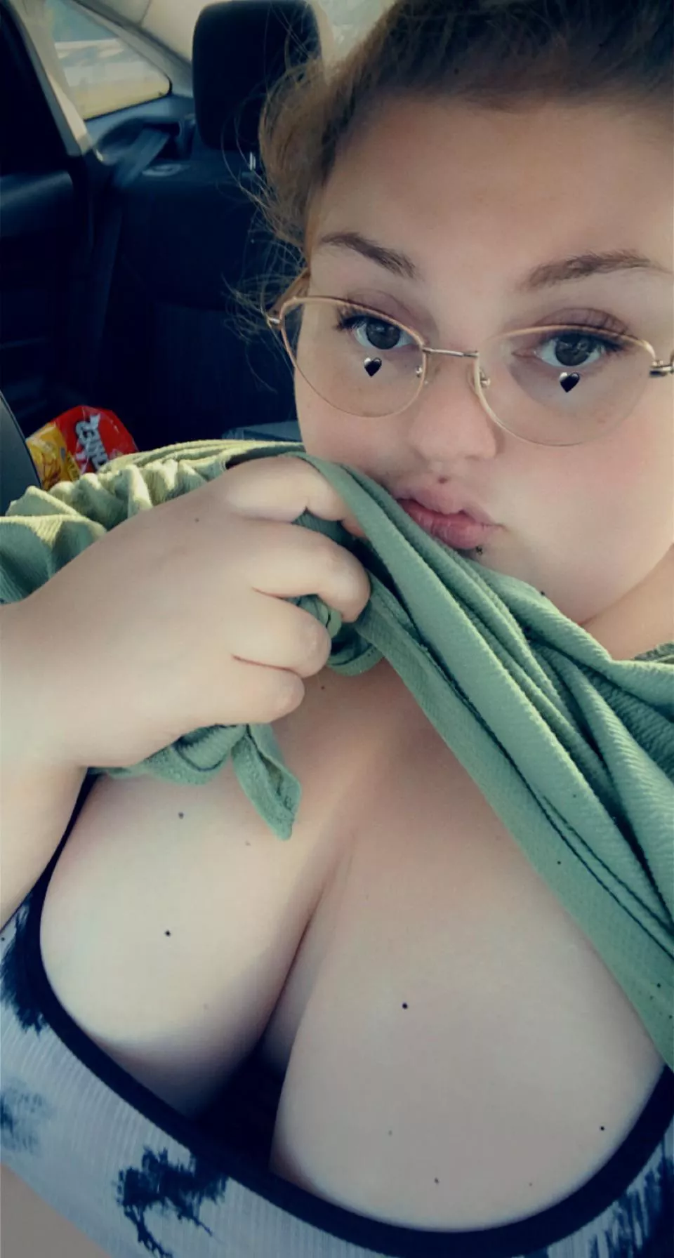 Love flashing my tits in the car posted by Uniwhor3