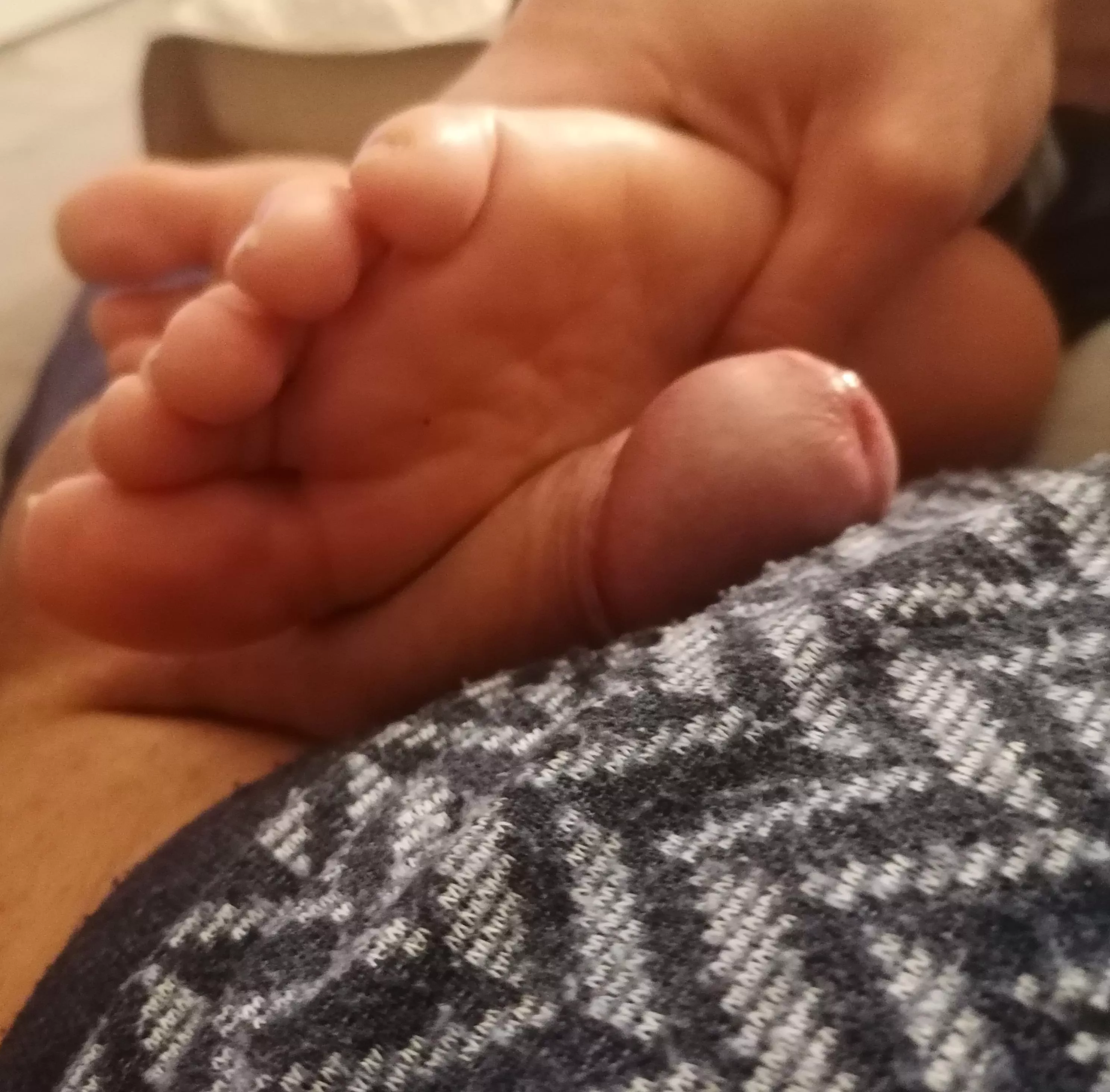 Love her soft sole on my hard cock💦 posted by tibash91