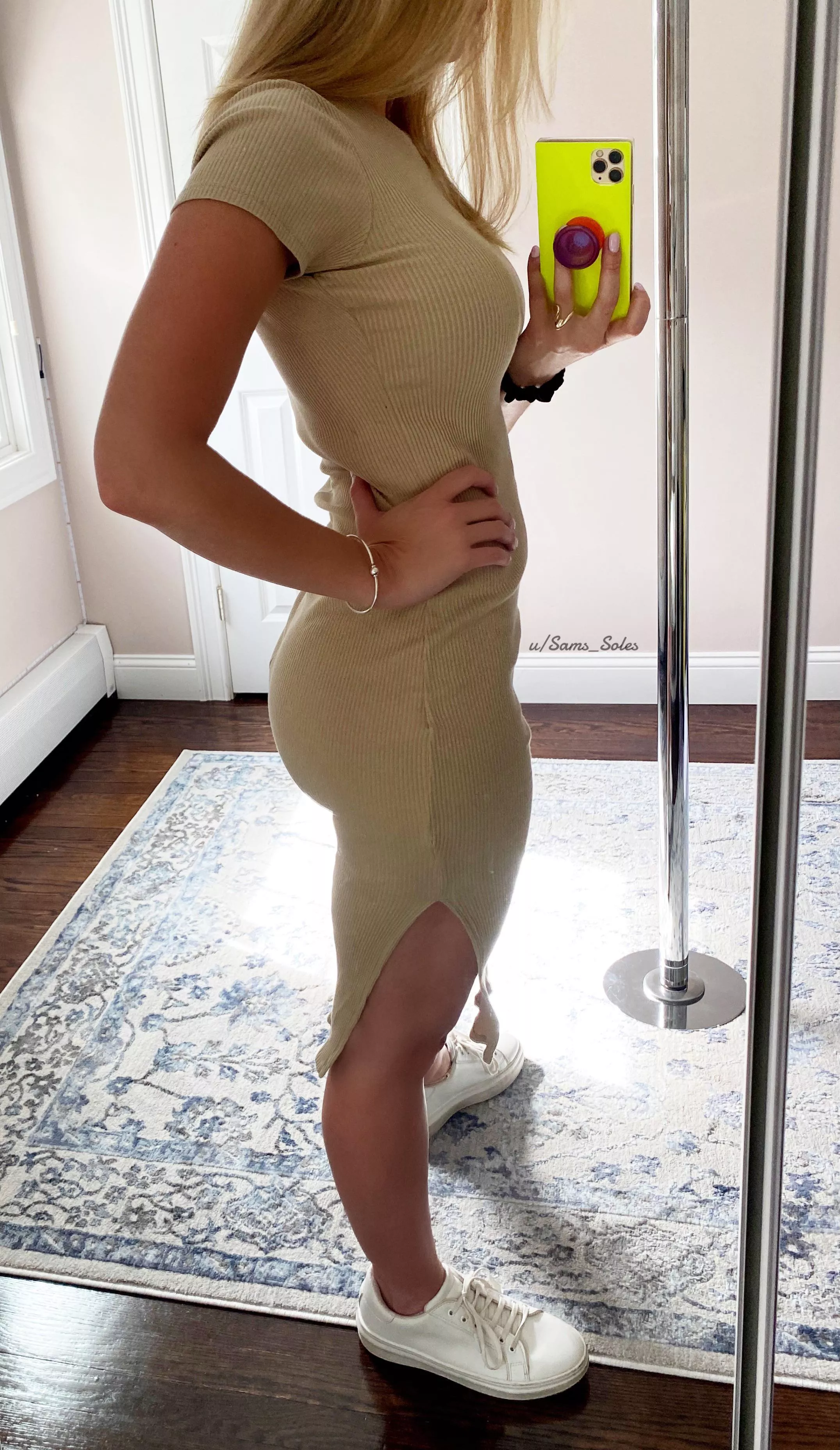 Love me a good casual tight dress🍑💋 posted by Sams_Soles