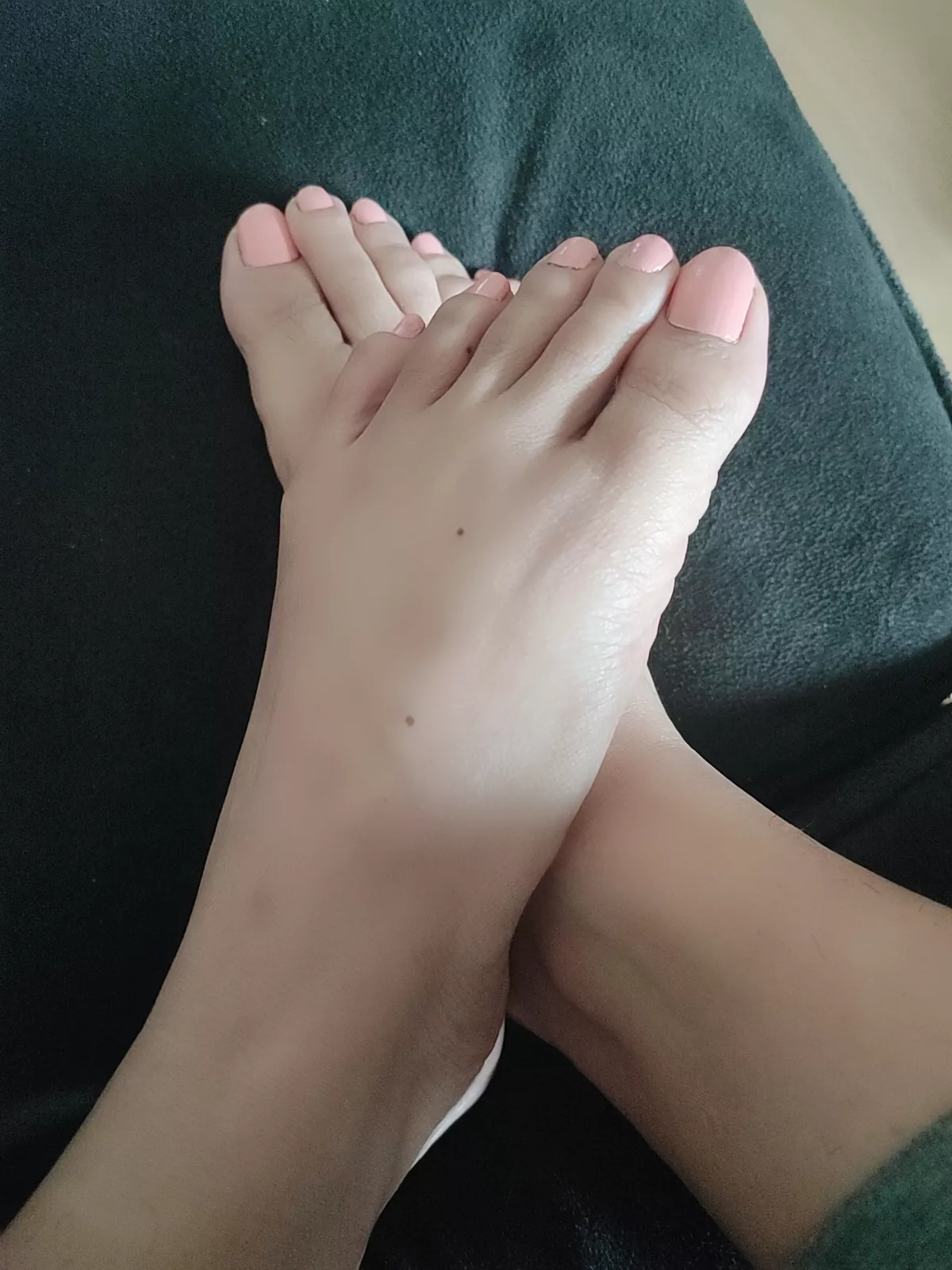 Love those toes to be covered with your cream posted by Asiannabi