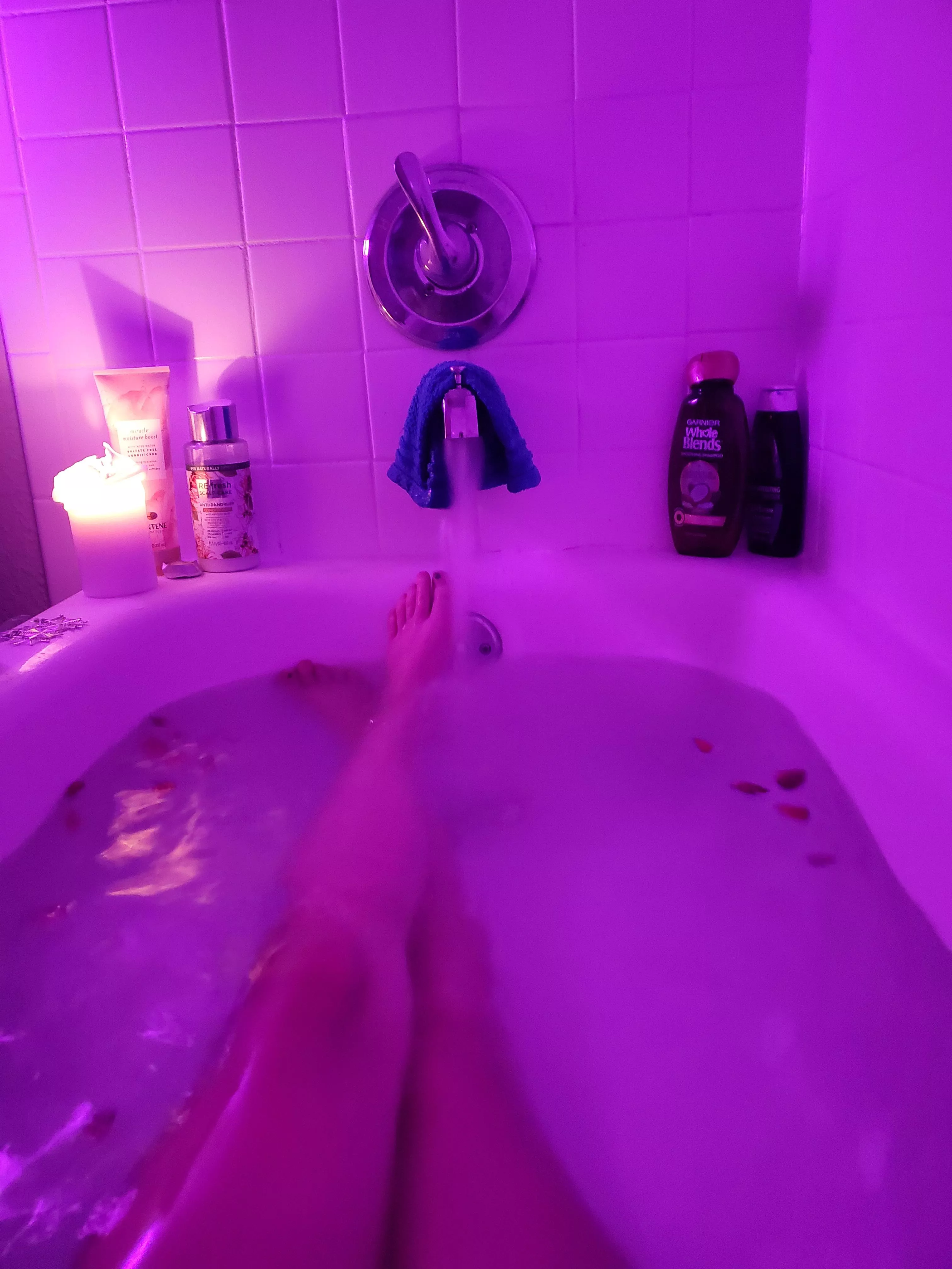 Love to pamper my sexy ass legs with a soothing bath 🥴 posted by lunakittie2021