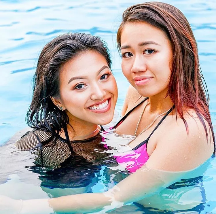 Lovely ladies in the pool posted by infinityman123