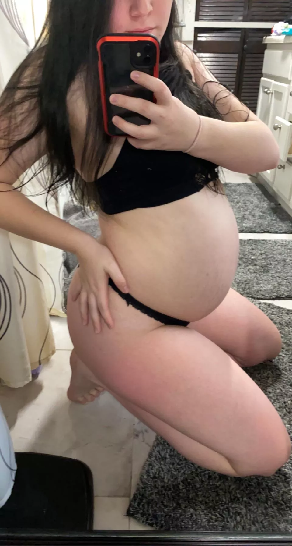 Loving my belly🥰 posted by Isla_jade