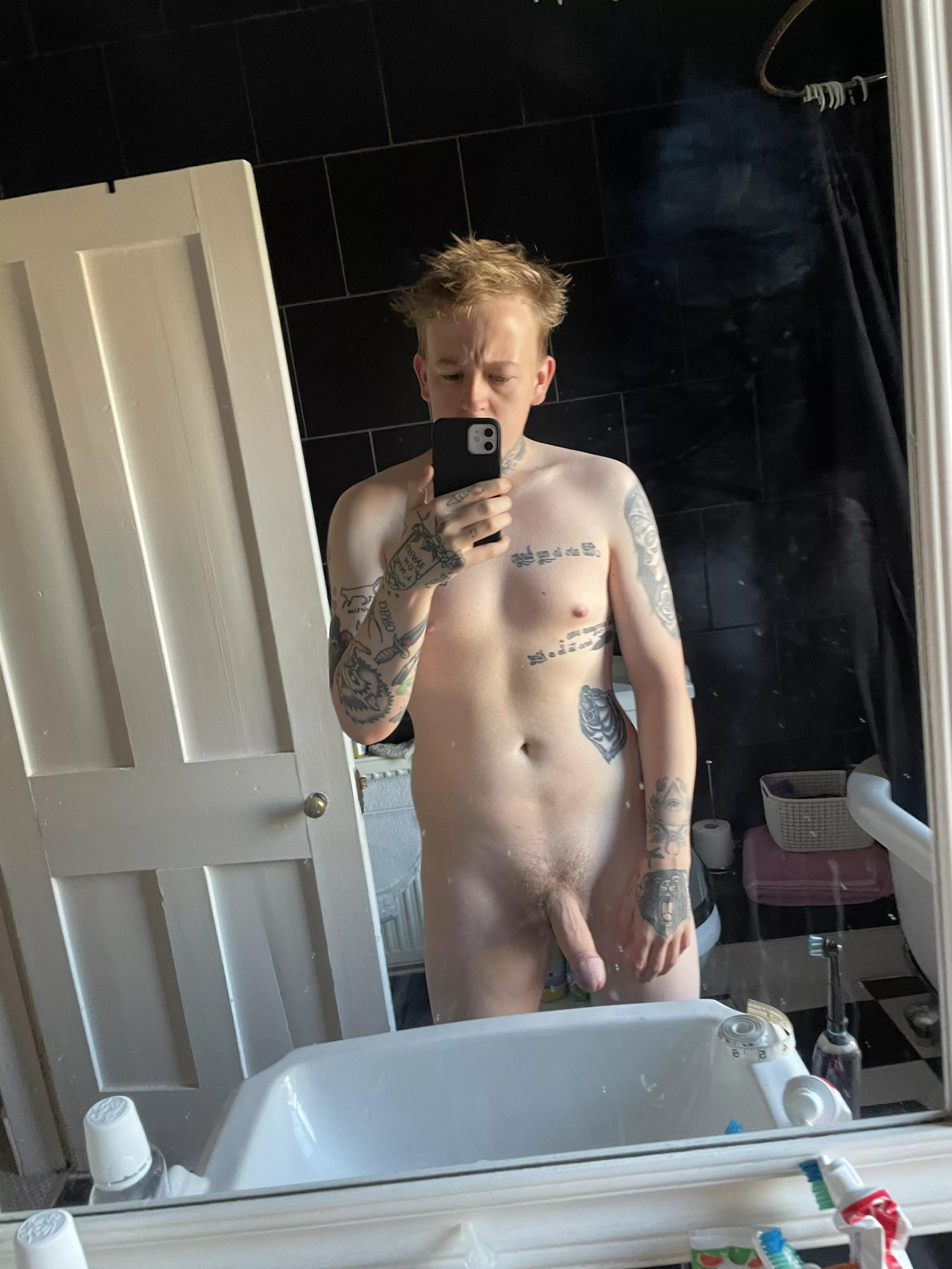 low effort nude posted by paleguyudontknow97