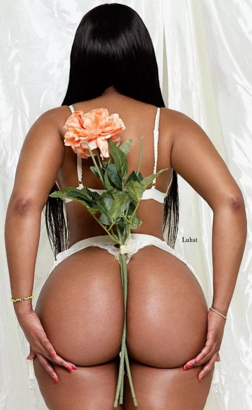 Luhsty ðŸ‘ðŸ‘€ðŸŒ· posted by Ass-Trey