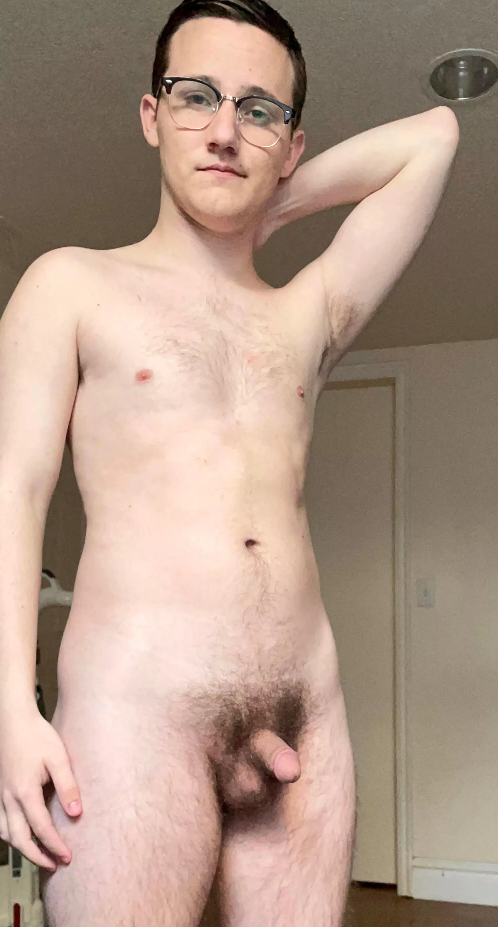 [M] 20, 5’7” 140 lbs, always been self conscious about my height posted by john_matt_20