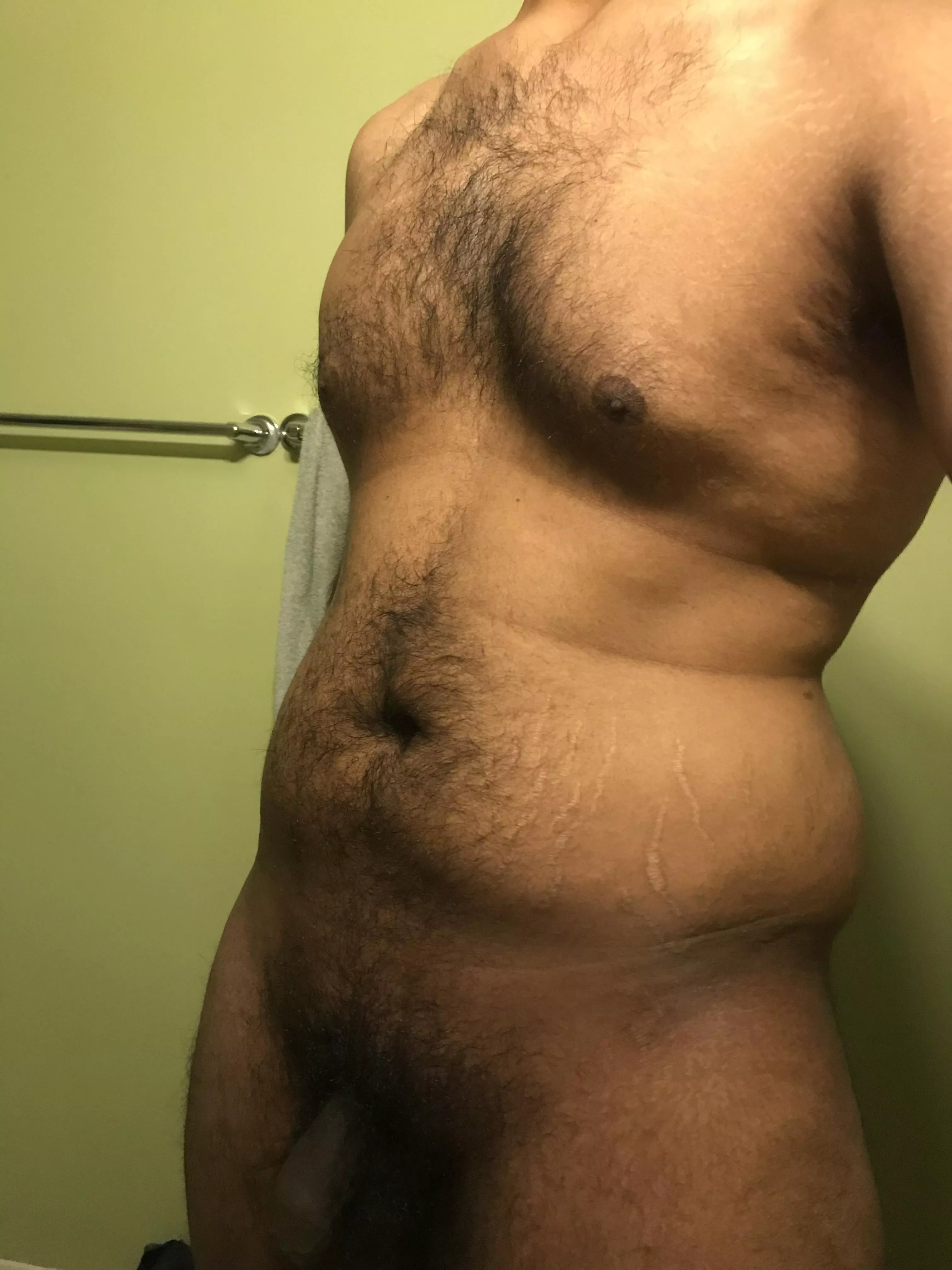 [M] 29 209lbs 6”4 getting hairy posted by myjune1337