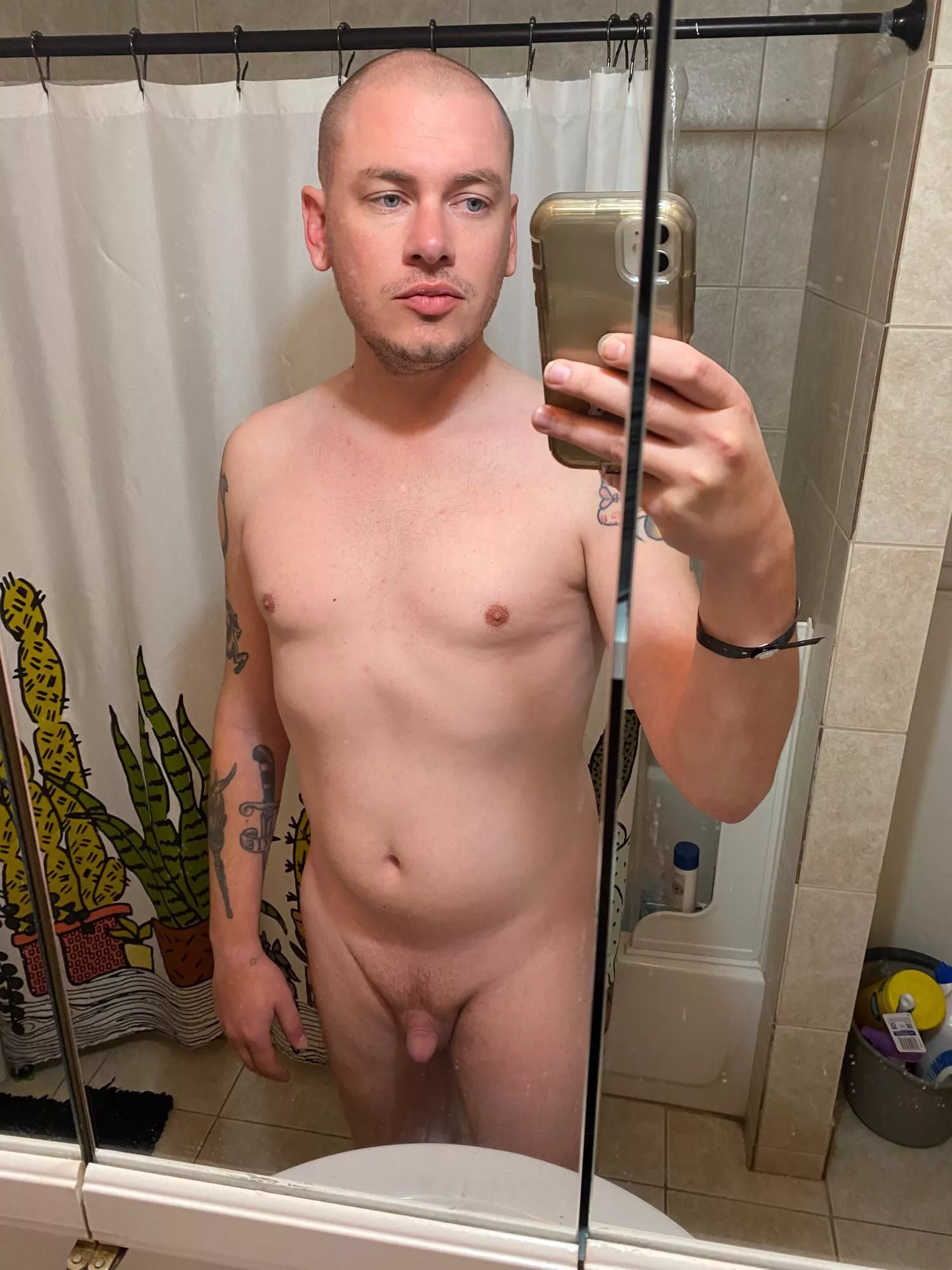 [m] 35 181lbs 6'1” lol, hi 😊 posted by exinhibitions