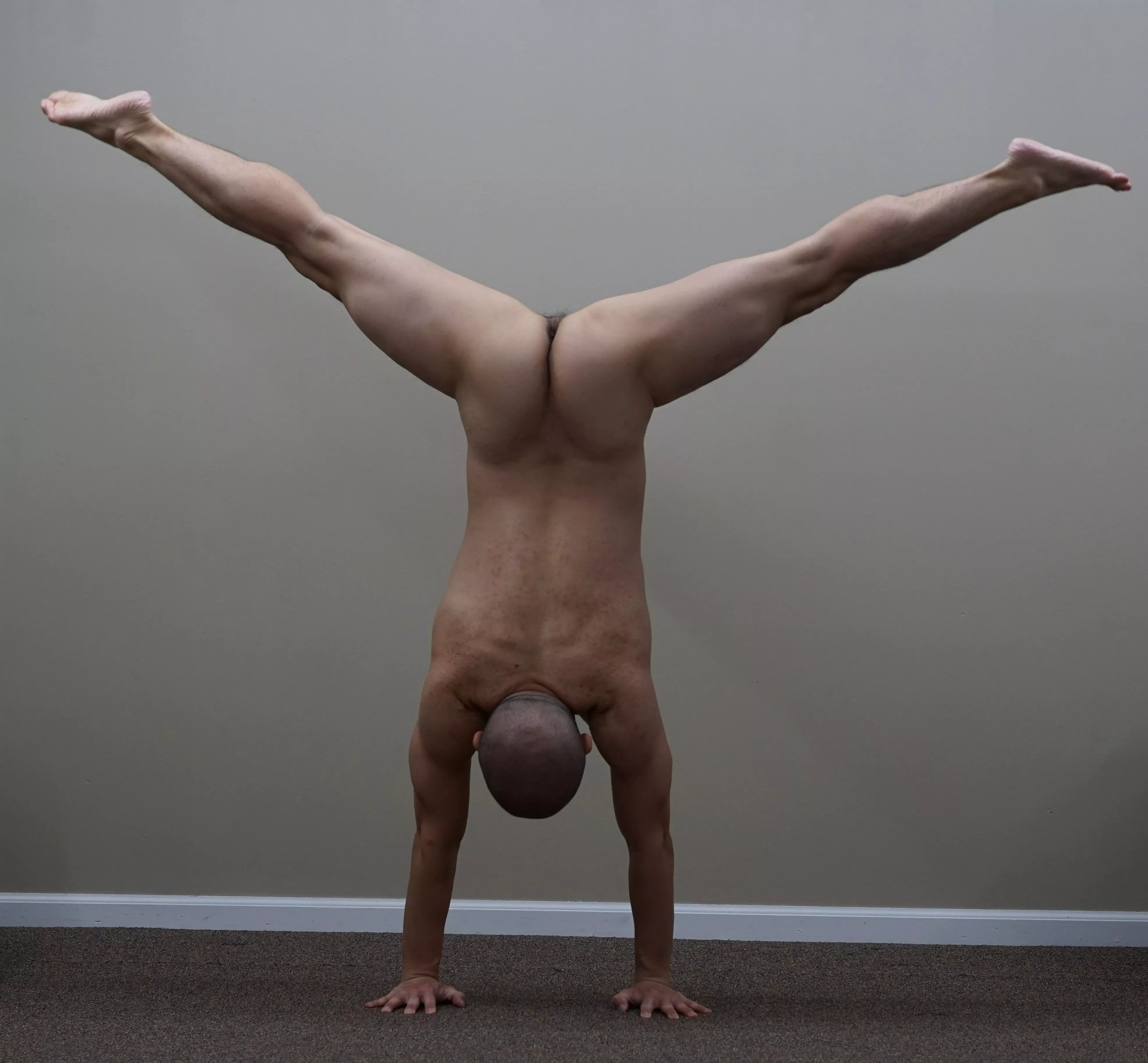 [M] Getting my handstands down. posted by pegasus_yabba