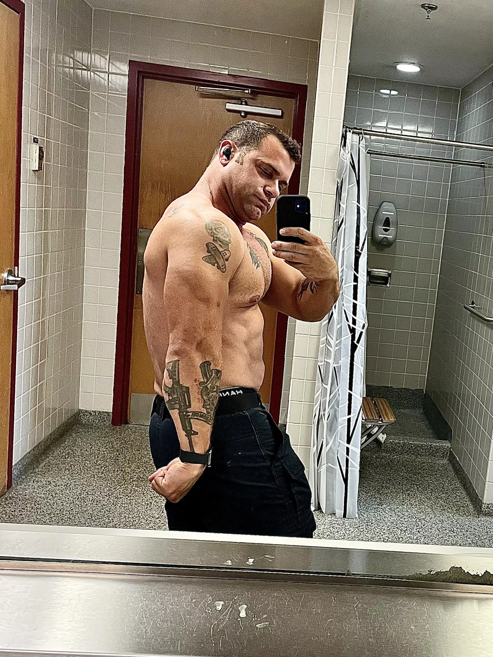 (M) great workout today. Hope you animals are getting it in too. posted by Routine-Increase2207