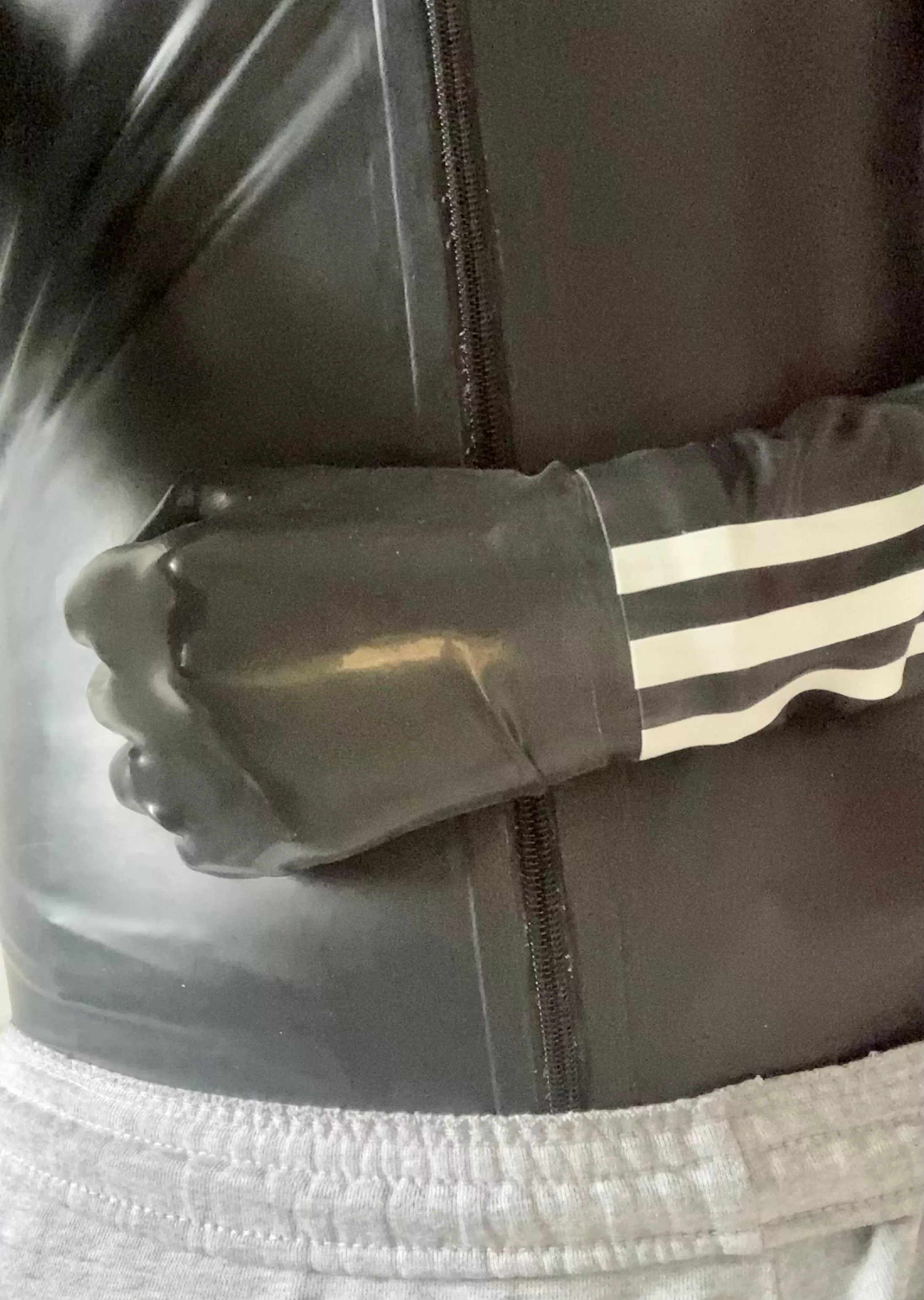 [M] Hi I’m new here :) it’s a latex and sweatpants kind of day 😎 posted by LatexfetishUK