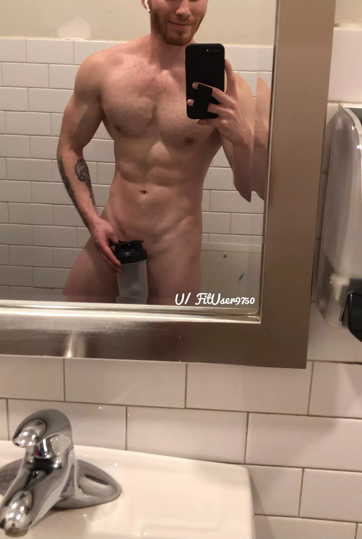 [M] Wanna sip? Youâ€™re looking thirsty ðŸ‘…ðŸ˜‹ posted by FitUser9750