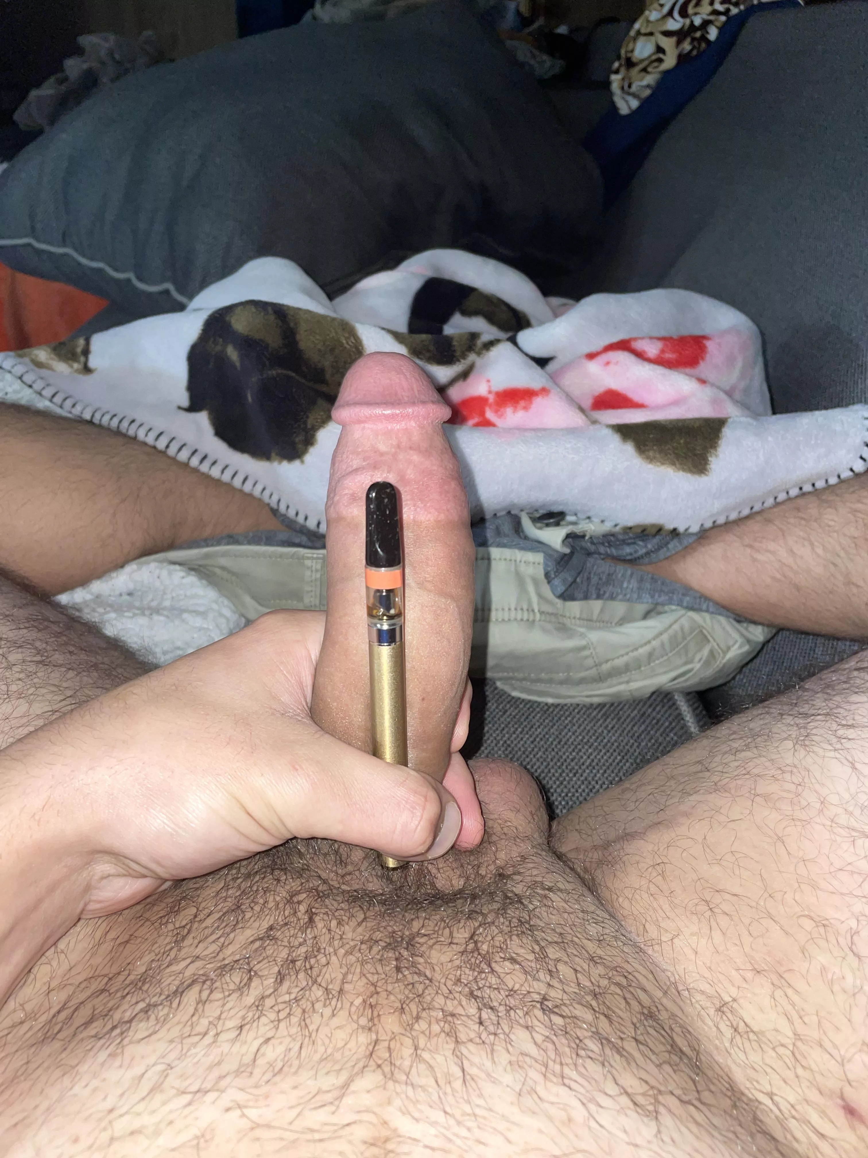 [M] Wanna smoke and fuck? posted by c007zxz