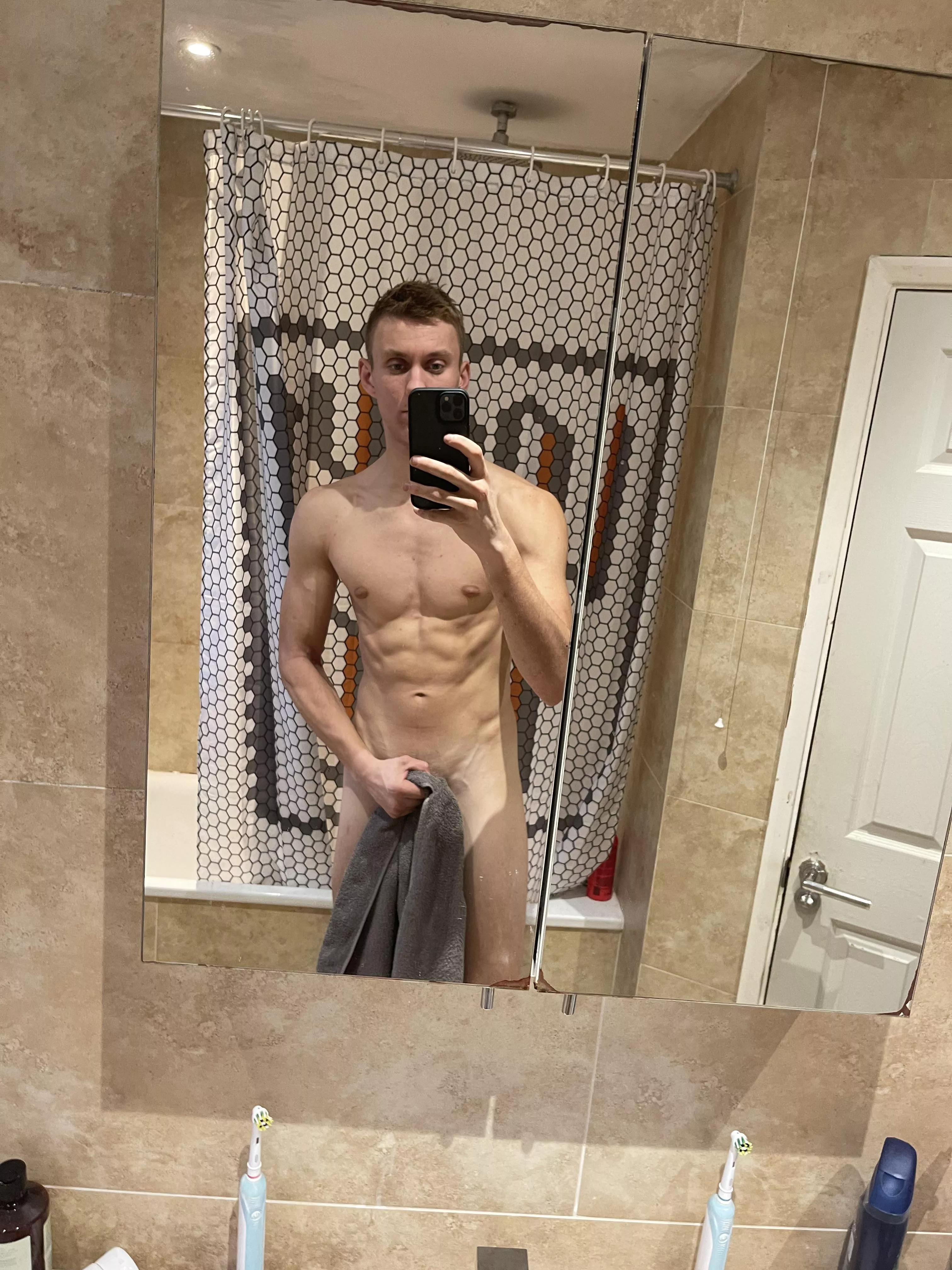 [M] want me to drop the towel? posted by MaxDavis97