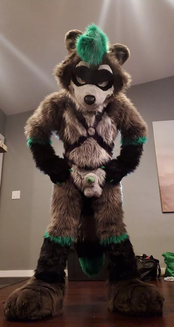 [M] Whatcha doin down there? posted by SEND-ME-YIFF