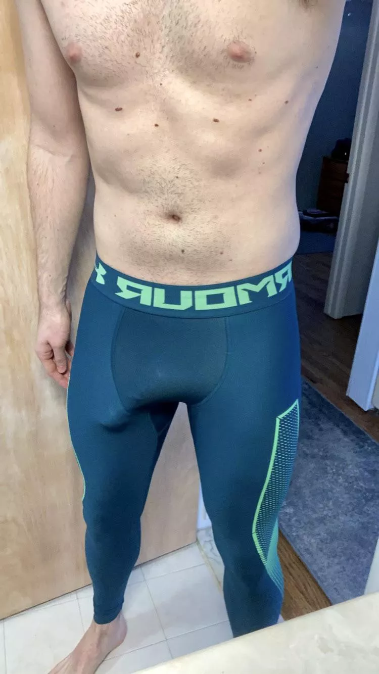 [M] Working out in Under Armour tights posted by lookingup94