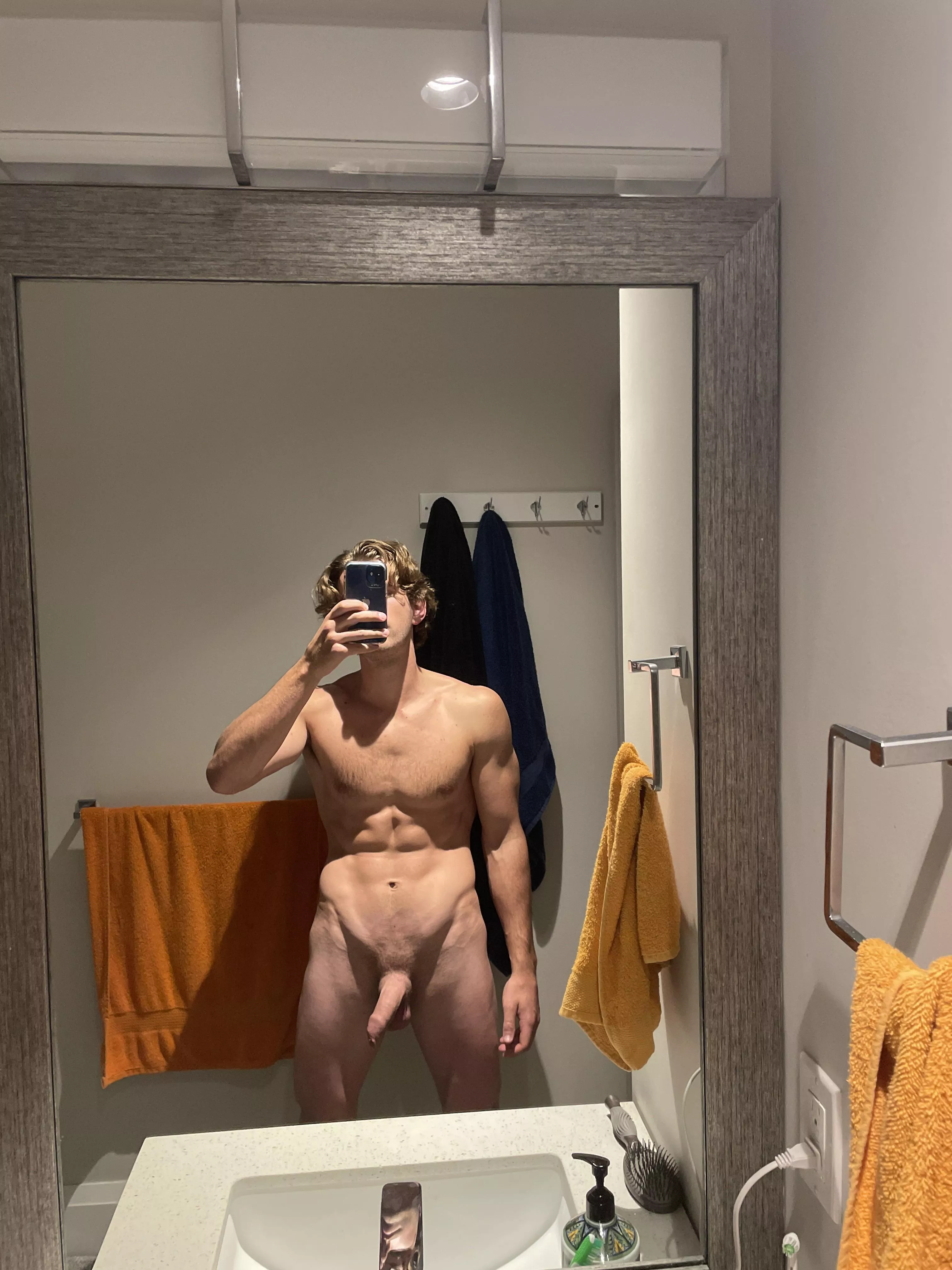 M19, Who’d join me in the shower? 😌 posted by J-NSFW7