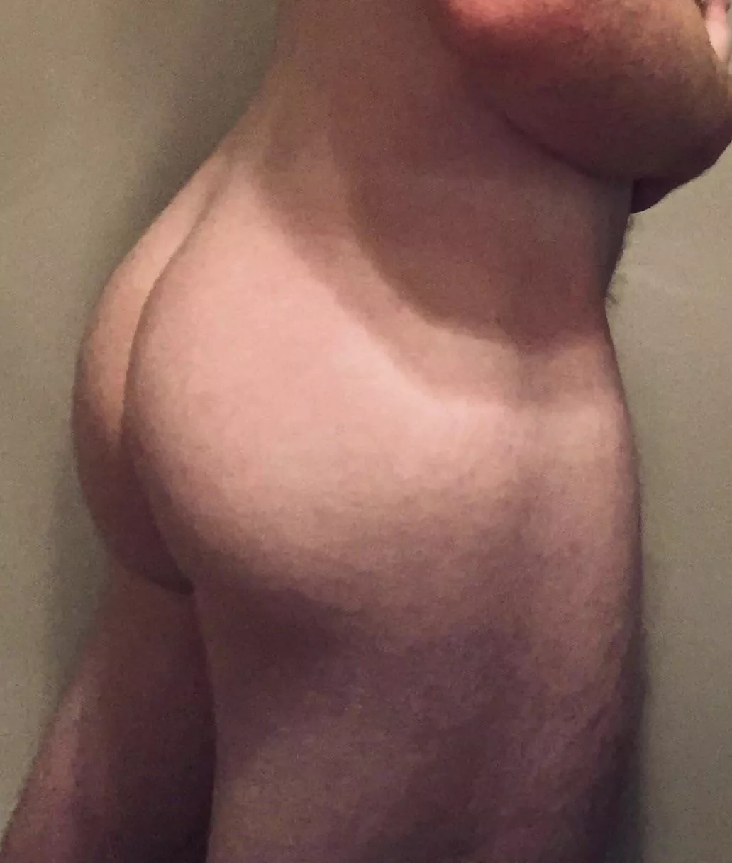 M20, what do you think of my straight curious ass?🤔 posted by _dawgiestyle_