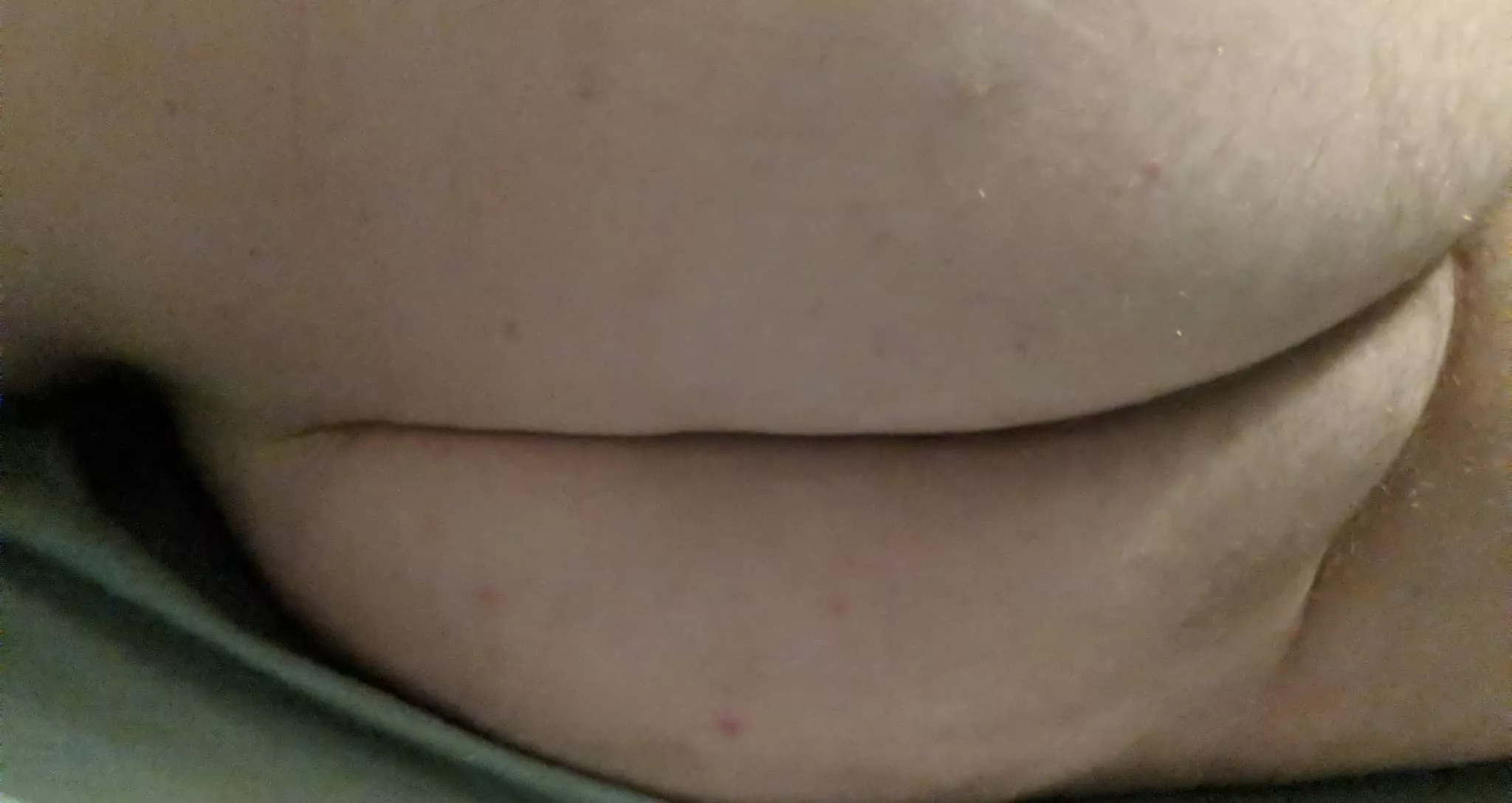 [M26] Any skinny tops fancy a chat with a fat bottom? ;) posted by BeyondTheMoonAndSun