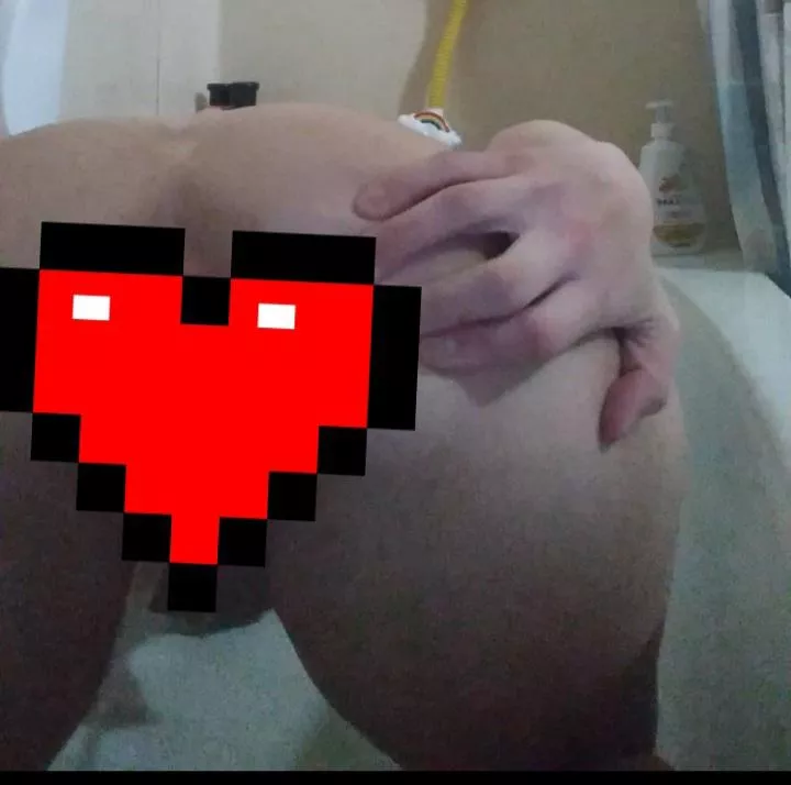 Made a pee vid of me spreading my pussy for you. posted by Daniella_222