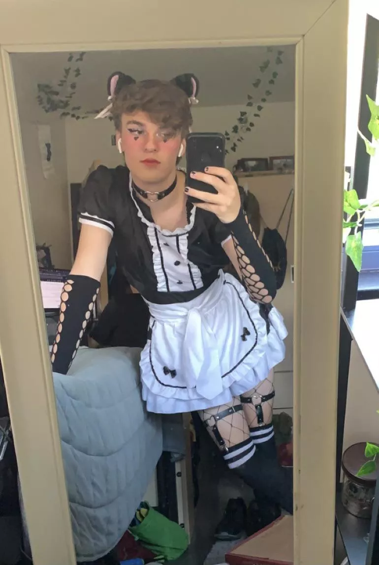 Maid boy go burr posted by Femboy_Goose