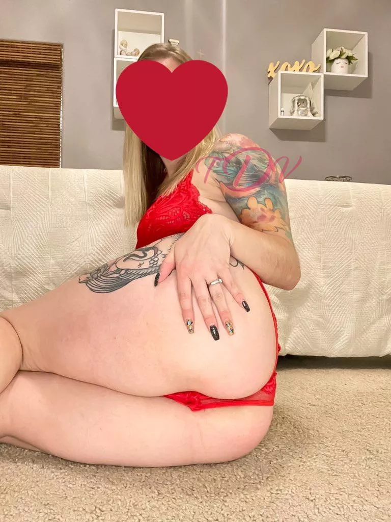 Make my ass as red as my lingerie posted by thedesertvixen