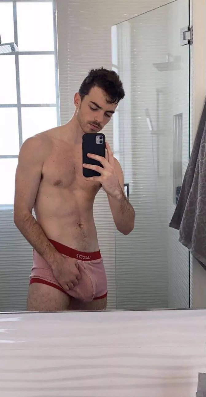 Makes my heart pound showing off myself in my underwear with my face posted by throwawaymike24