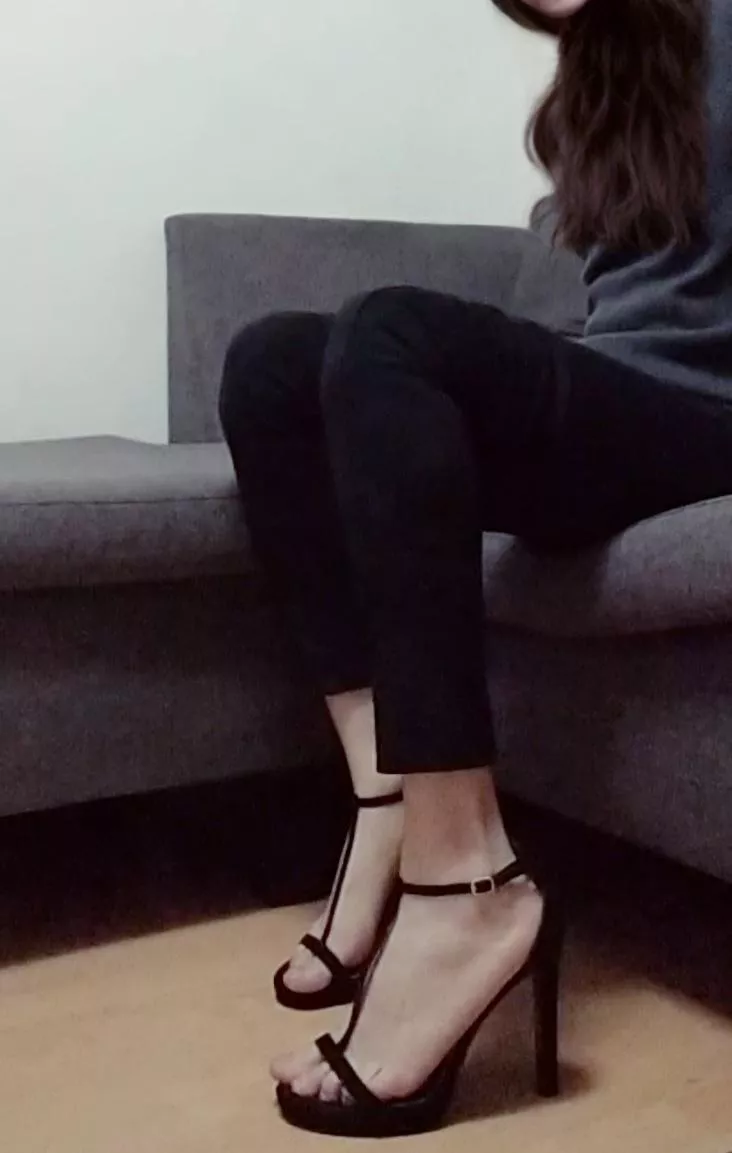 Many guys are telling me to post this heels on this sub too because they show a lot of my feet (f) (oc) posted by soldaderyan