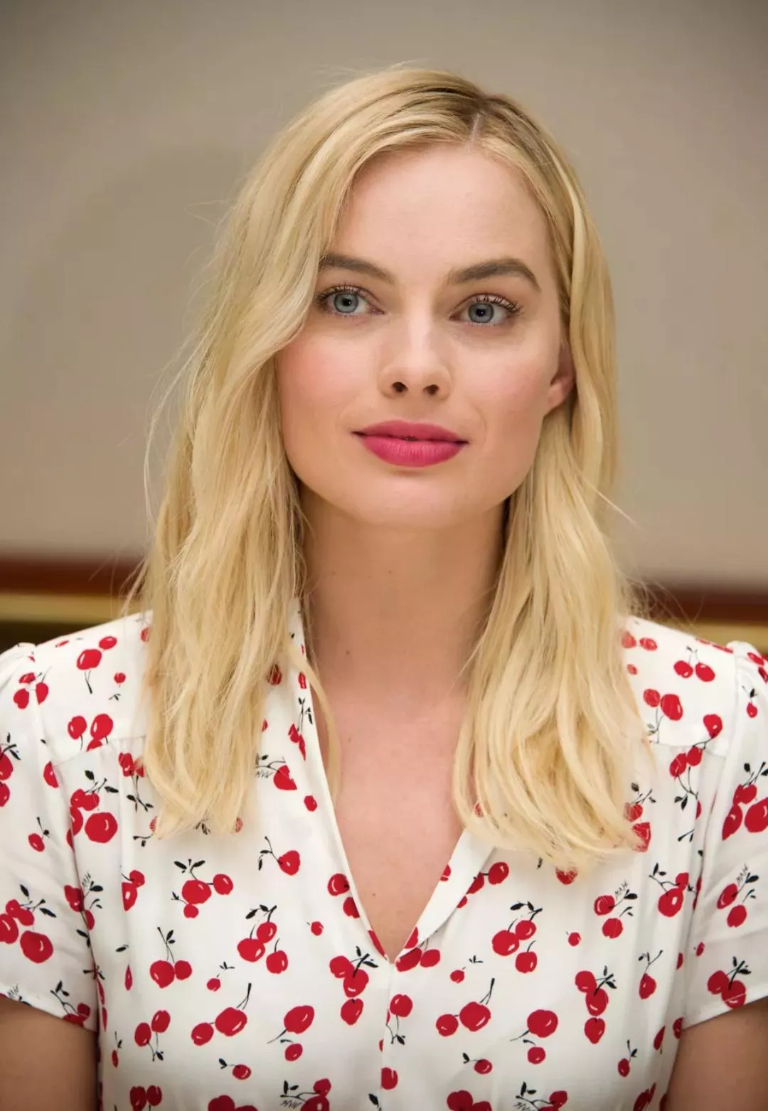 Margot Robbie is a stunner posted by James007BondUK