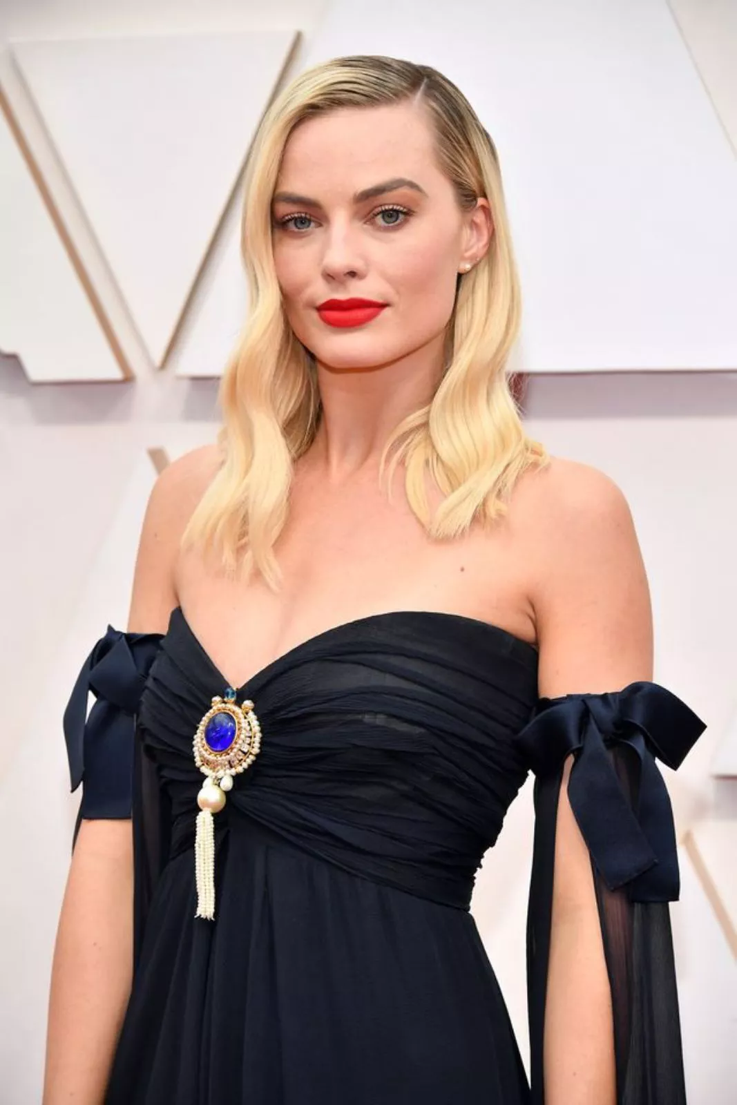 Margot robbie looks into my soul and knows im a sissy :3 let's chat and share hehe posted by harrym147