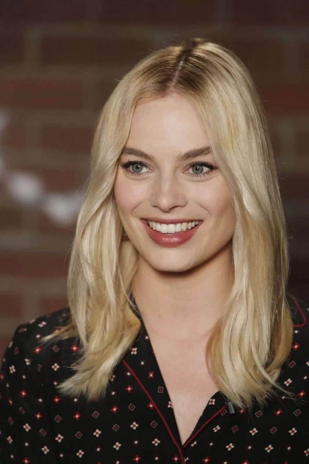 Margot Robbie makes me so hard right now. Someone can help me cum for her? posted by Meider_M