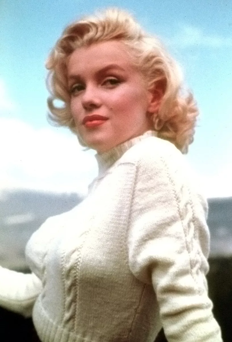 Marilyn in white posted by FizzyOrangeJuice