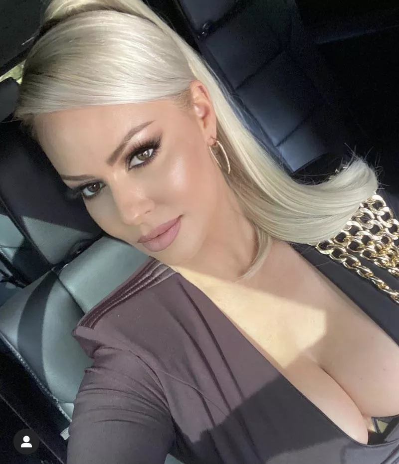 Maryse 🤤🤤 posted by bigshug84