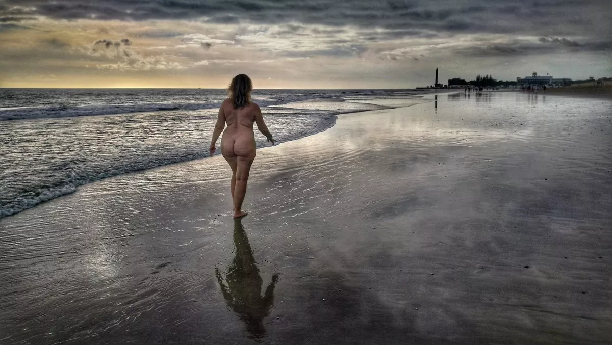 Maspalomas beach in Gran Canaria (@NudistTravel on Twitter) posted by bobettebobqc