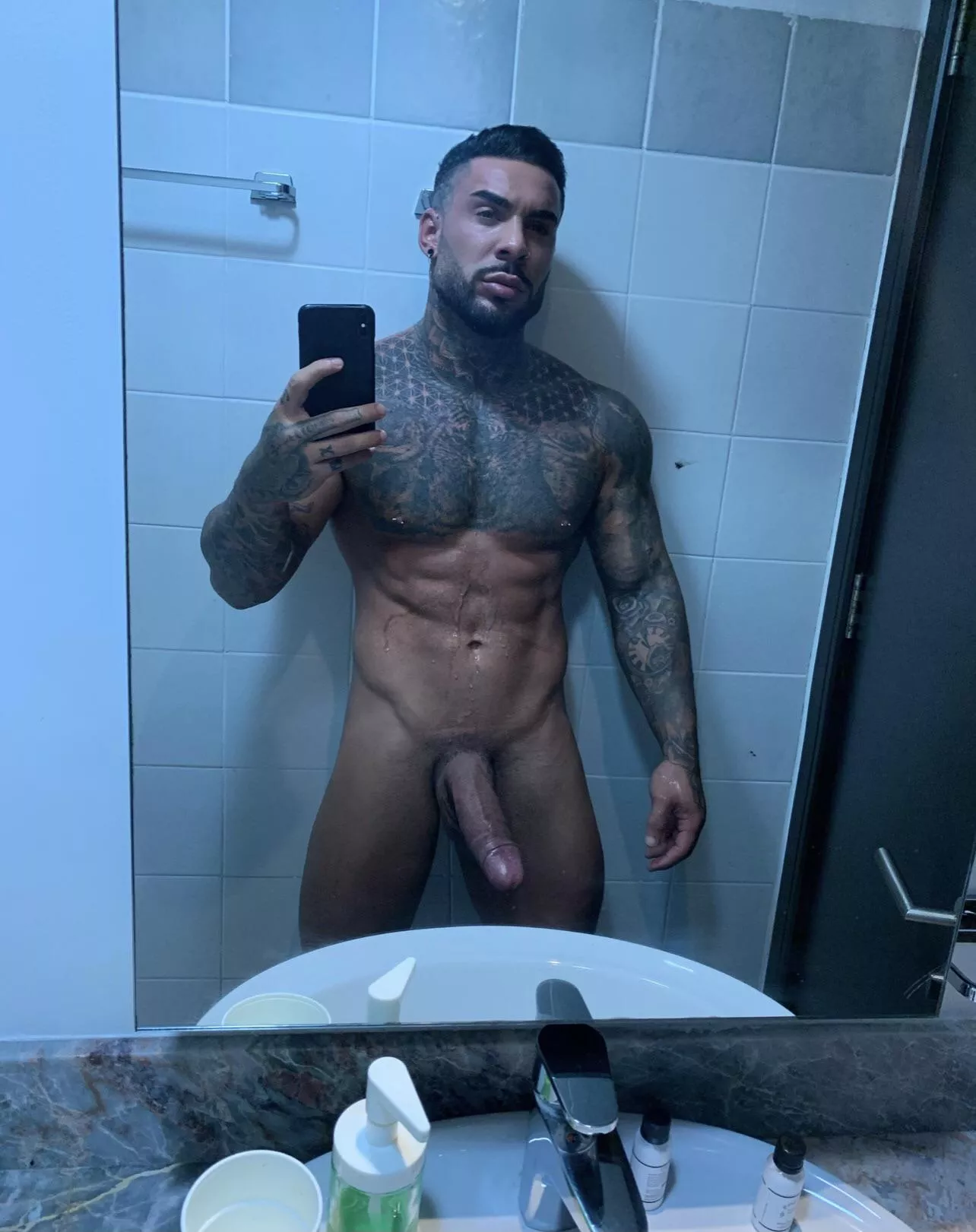 massive 😋😋😋 posted by thickcockhuge