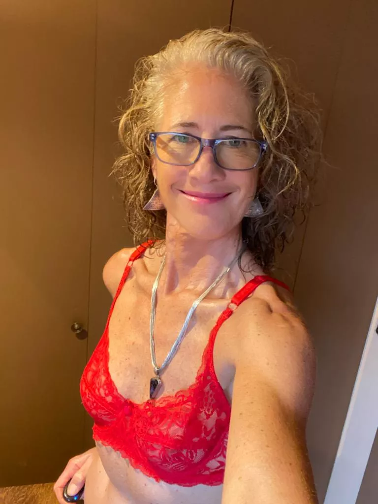 Mature milf for you posted by sheswitmeHOT