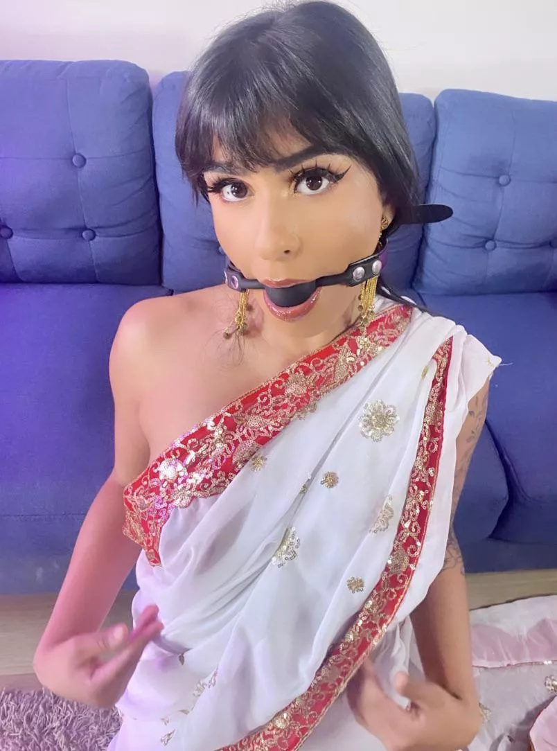 May I interest you in some Indian? 😼🇮🇳 [F] posted by 00done